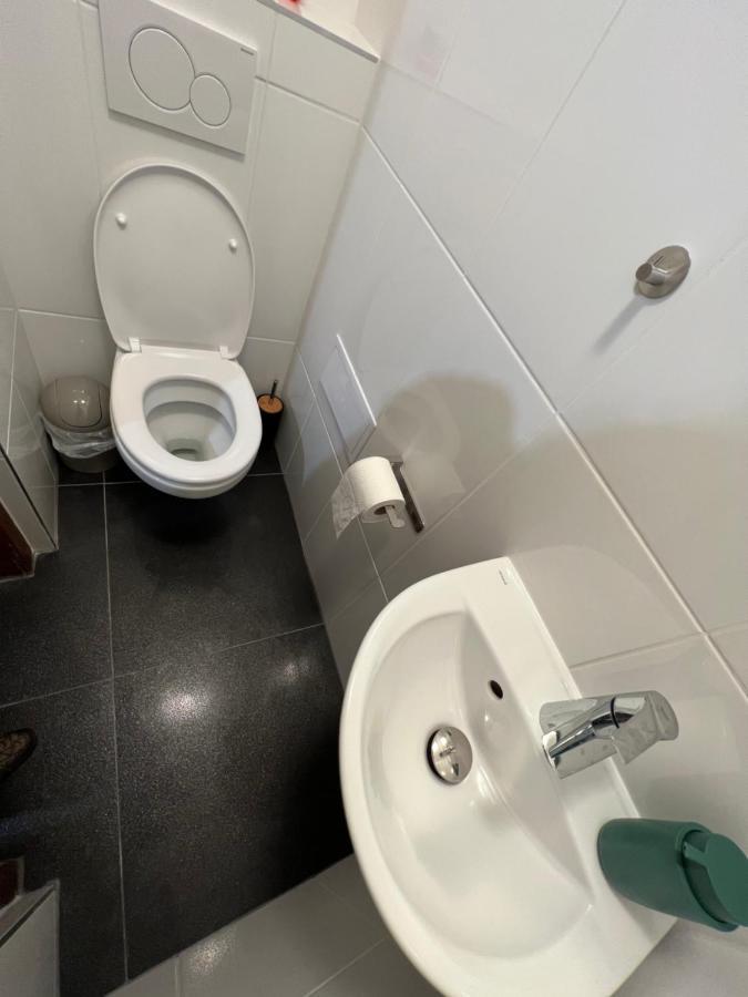 Hostel Do-Re-Mi Прага Екстер'єр фото